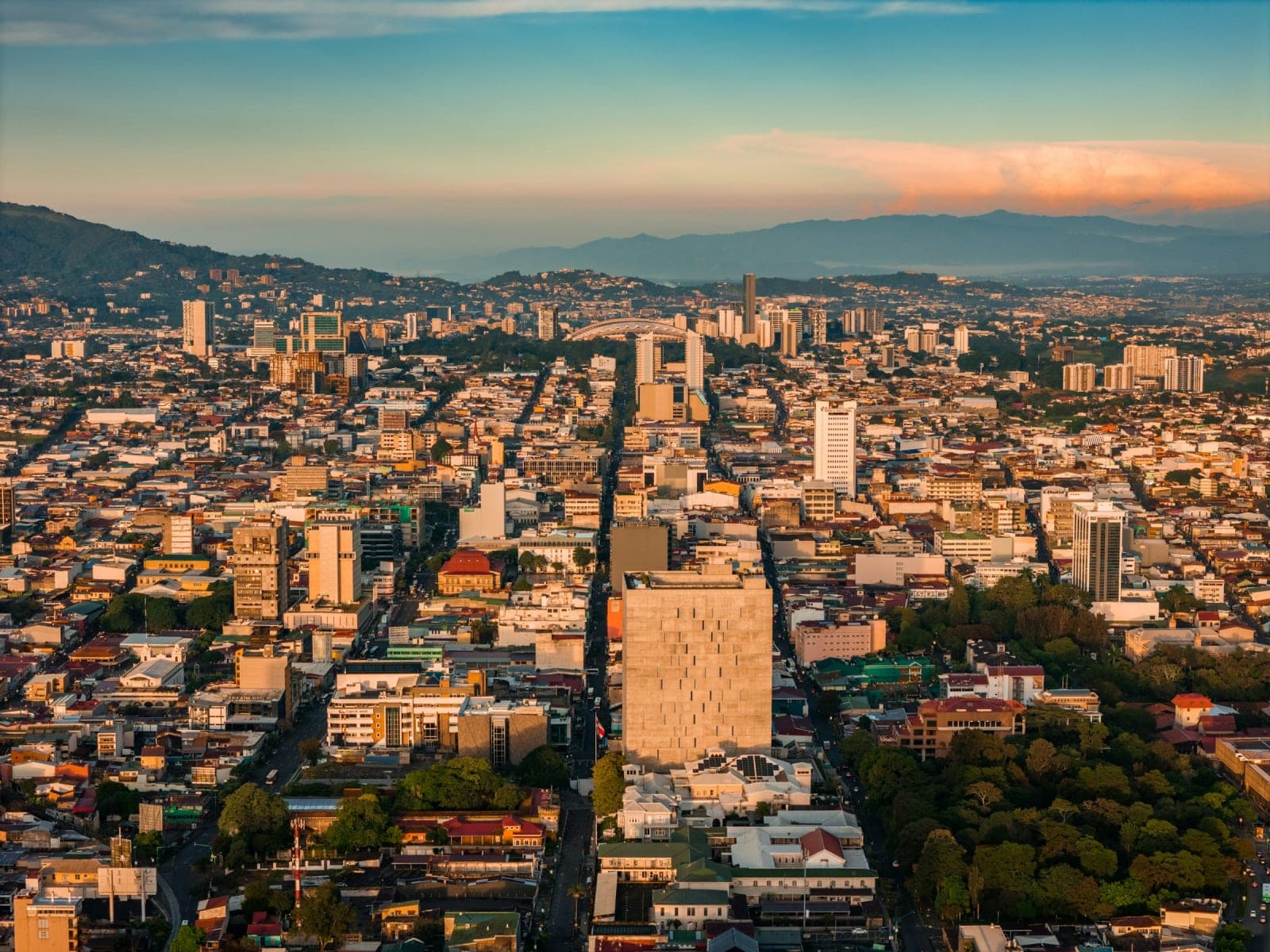 Vista de la ciudad de San José, Costa Rica al atardecer